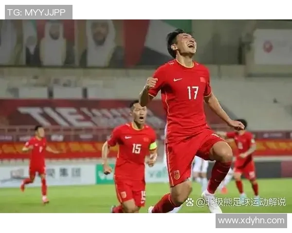 带球技术出众的足球明星们如何在赛场上展现个人魅力与团队配合 带球技术出众的足球明星们如何在赛场上展现个人魅力与团队配合